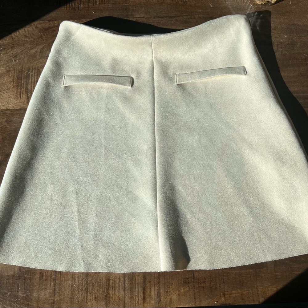 Cute nude skirt from Zara